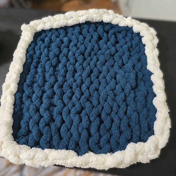 💖MYSTERY Box! Crystals, Beads, Vintage Jewelry & Cozy Pet Gifts! Surprises!💎🧶 - Picture 4 of 16